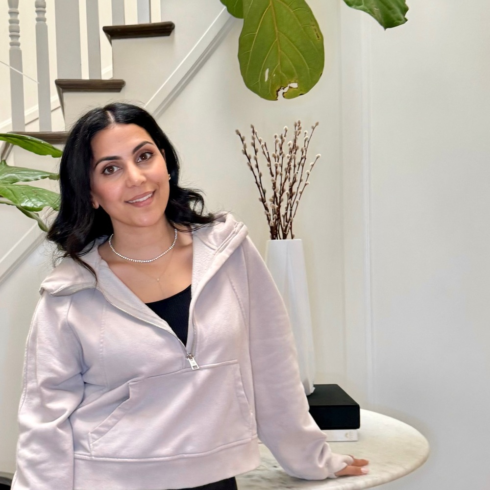 Meet your Posher, Hila